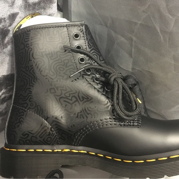 ICONIC! Dr Martens x Keith Haring BNIB! GORGEOUS BOOTS! USLadies/8 M/ 7 - Picture 2 of 12